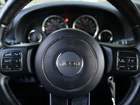 Used 2016 Jeep Wrangler Unlimited Rubicon w/ Connectivity Group image 11