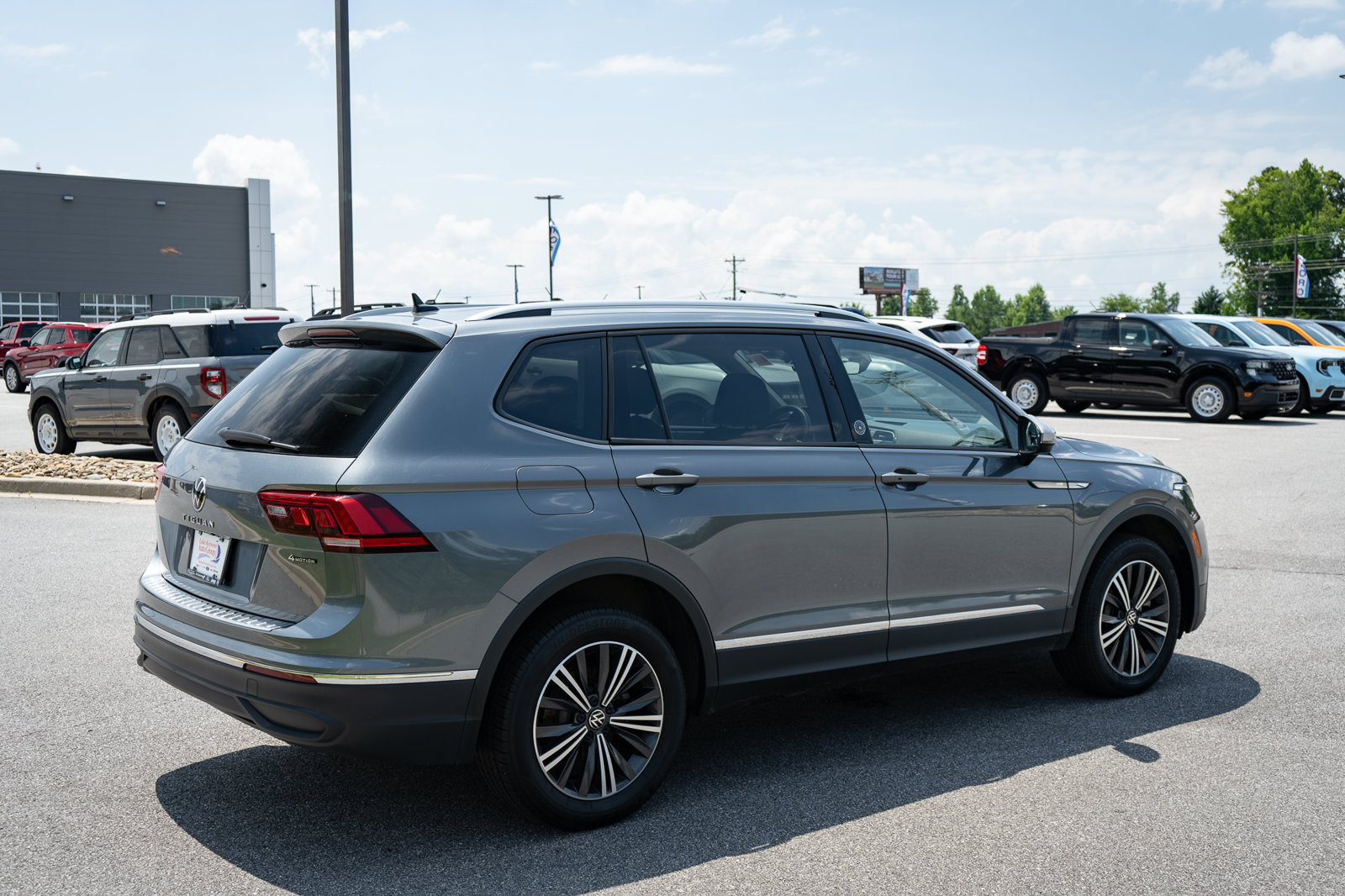 Used 2024 Volkswagen Tiguan Wolfsburg Edition AWD/4WD image 10