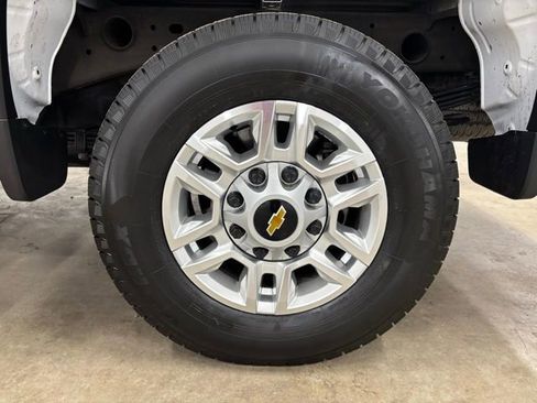 Used 2025 Chevrolet Silverado 2500 LT w/ Convenience Package AWD/4WD image 9