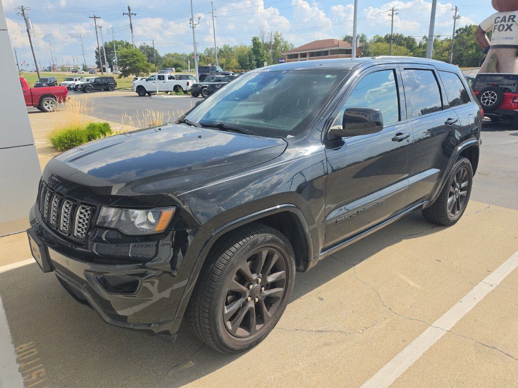 Used 2019 Jeep Grand Cherokee Altitude RWD image 2