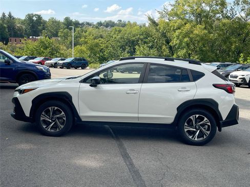 Used 2024 Subaru Crosstrek 2.0i Premium AWD/4WD image 2