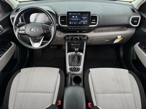 Used 2024 Hyundai Venue SEL FWD image 11