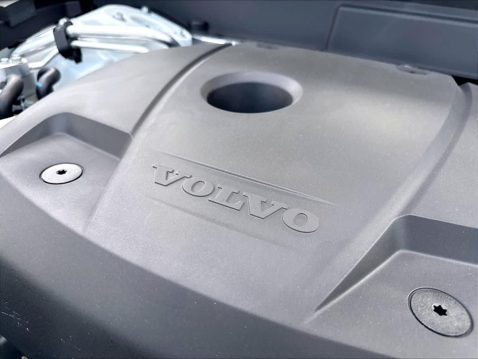 New 2026 Volvo XC60 T8 Plus w/ Climate Package PRO AWD/4WD image 32
