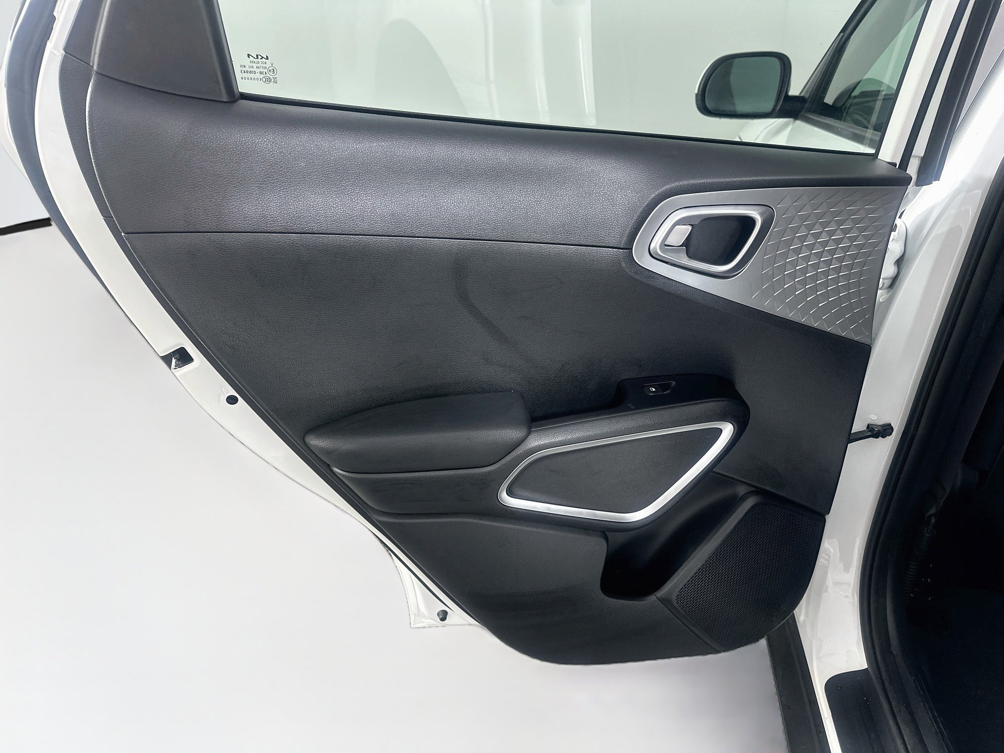 Used 2025 Kia Soul LX w/ LX Technology Package FWD image 25