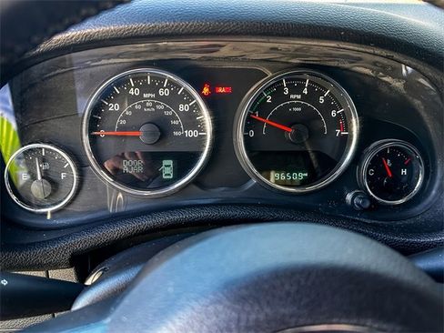 Used 2016 Jeep Wrangler Unlimited Sahara w/ Connectivity Group image 17