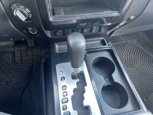 Used 2014 Nissan Titan SV w/ SV Premium Utility Package AWD/4WD image 12