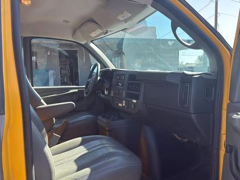 Used 2015 GMC Savana 3500 image 12