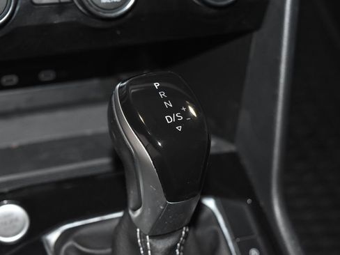 Used 2024 Volkswagen Taos SE AWD/4WD image 16