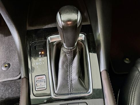 Used 2018 MAZDA MAZDA3 Touring image 24