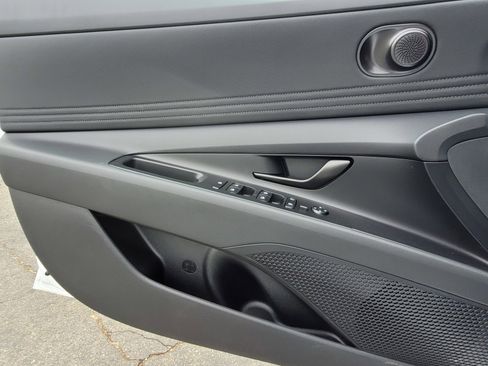 New 2025 Hyundai Elantra SEL image 17