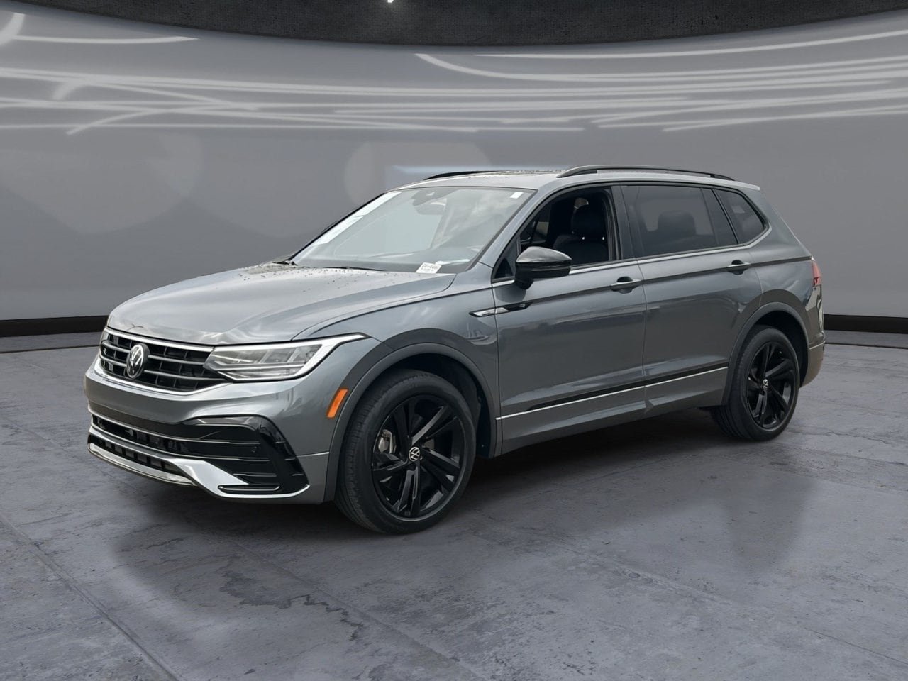 Used 2024 Volkswagen Tiguan SE R-Line FWD image 1
