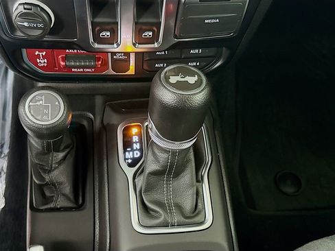 Certified 2024 Jeep Wrangler Willys image 41