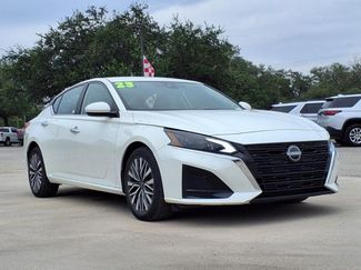 Used 2023 Nissan Altima 2.5 SV image 1