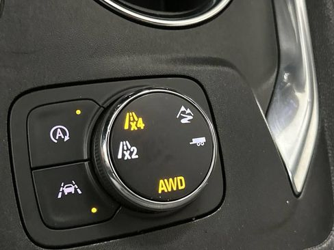 Used 2023 Chevrolet Traverse LT w/ LT Premium Package AWD/4WD image 44