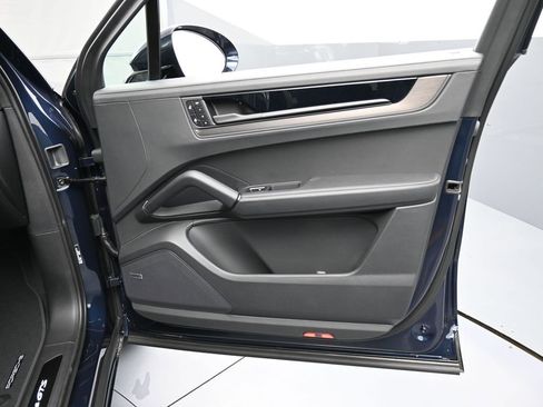 New 2026 Porsche Cayenne GTS image 30