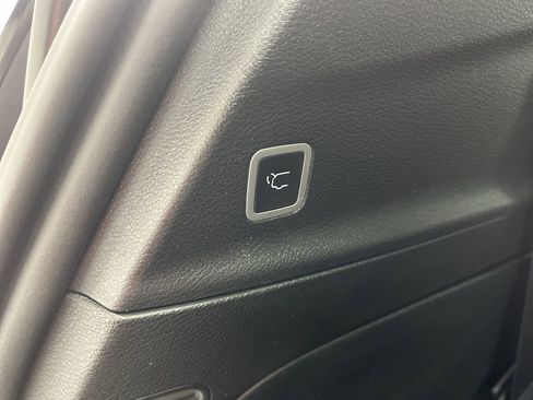 Used 2025 Chrysler Pacifica Select image 30