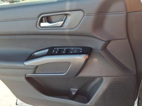 Used 2025 Nissan Pathfinder SL w/ SL Premium Package image 23