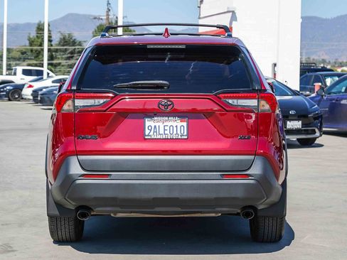 Used 2022 Toyota RAV4 XLE Premium image 6