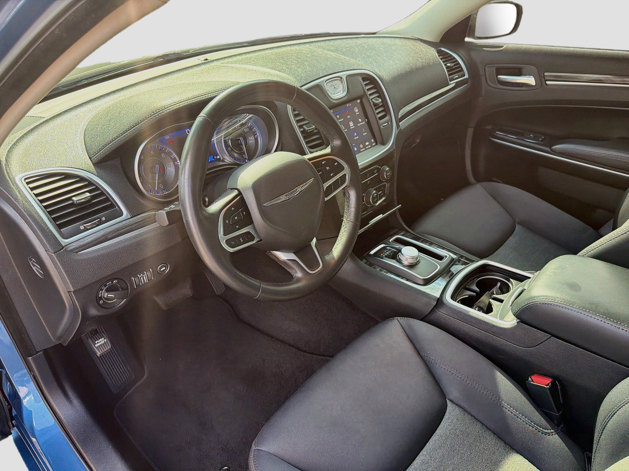 Used 2022 Chrysler 300 Touring w/ Sport Appearance Package RWD image 9