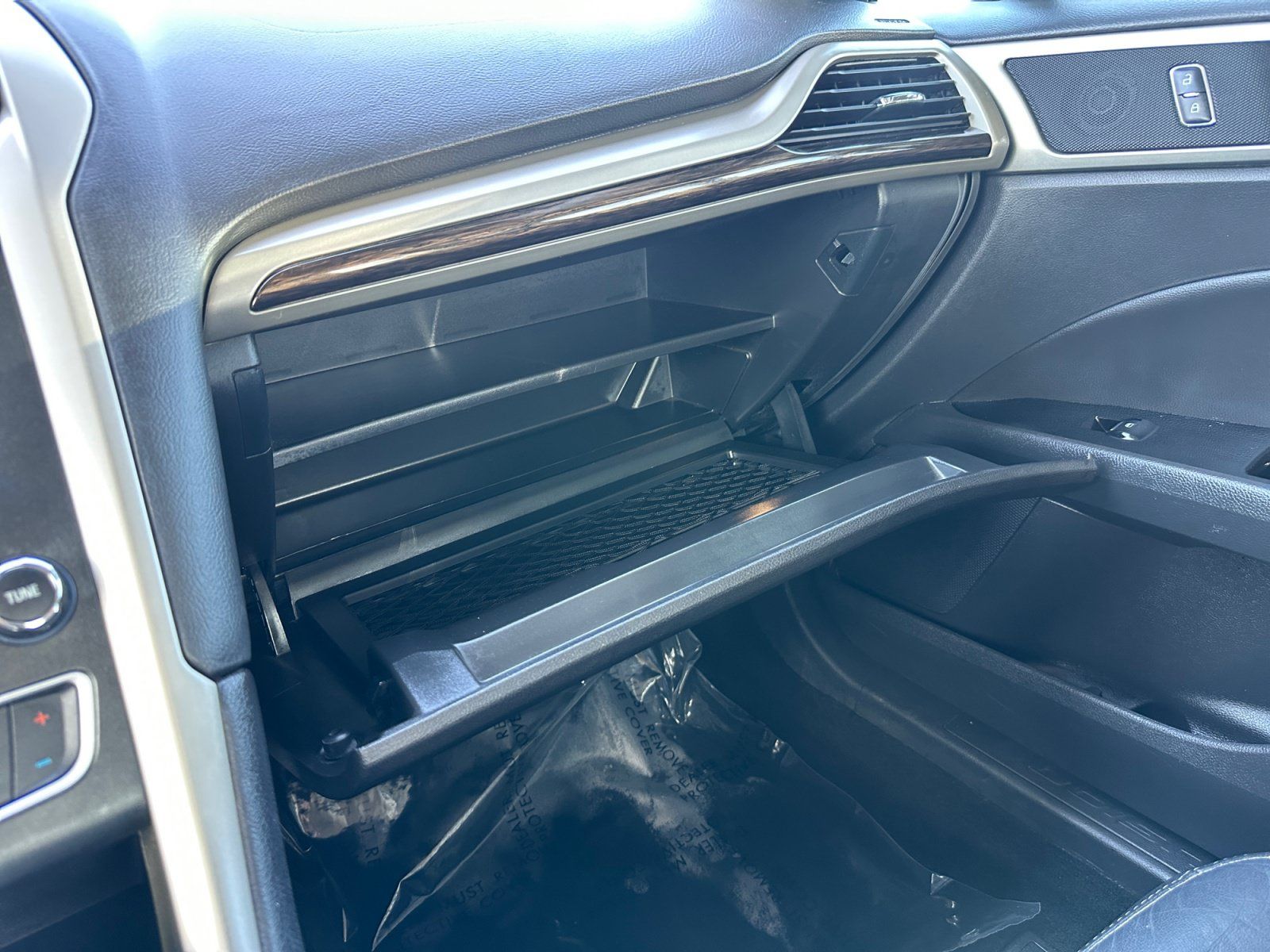 Used 2016 Ford Fusion Energi SE FWD image 24
