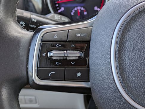 Certified 2023 Kia Carnival EX FWD image 21