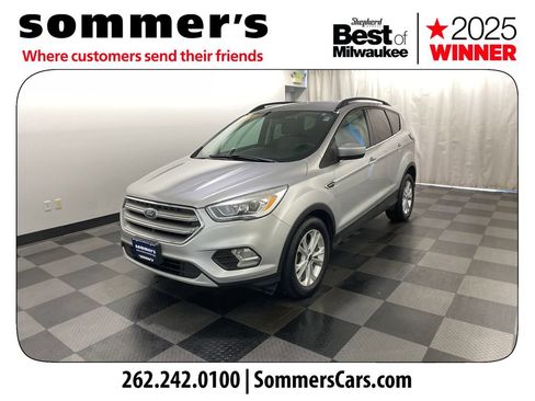 Used 2017 Ford Escape SE w/ Equipment Group 201A FWD image 2