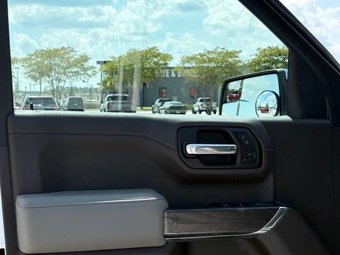 Used 2019 Chevrolet Silverado 1500 LTZ w/ LTZ Convenience Package AWD/4WD image 31