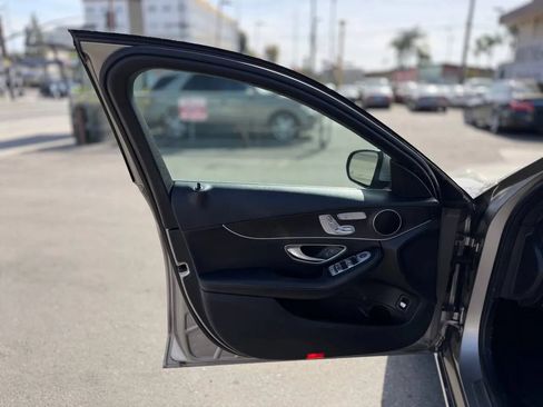 Used 2020 Mercedes-Benz C 300 4MATIC Sedan image 20