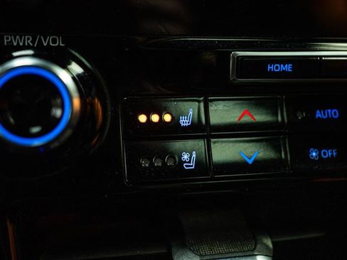 Used 2022 Toyota Highlander Limited image 24