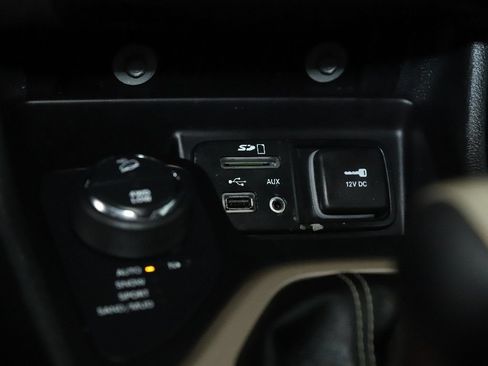 Used 2016 Jeep Cherokee High Altitude w/ Luxury Group AWD/4WD image 27