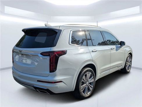 Used 2024 Cadillac XT6 Premium Luxury FWD image 3