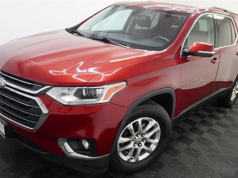 Used 2019 Chevrolet Traverse LT image 2