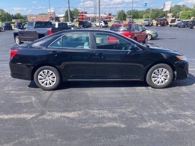Used 2013 Toyota Camry LE FWD image 2