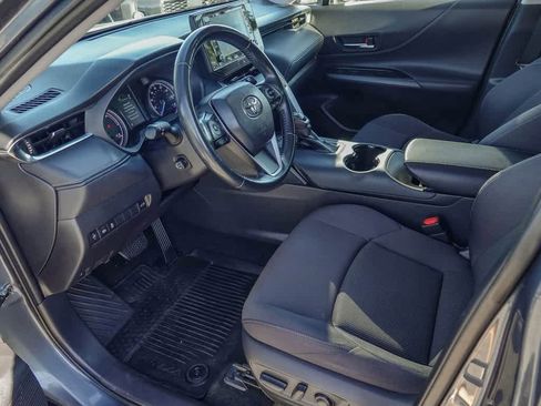 Used 2021 Toyota Venza LE image 15