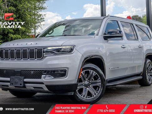 Used 2024 Jeep Wagoneer L Series II w/ Flexible Seating Group image 1