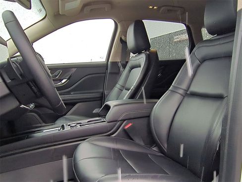 Used 2024 Lincoln Corsair Premiere image 11