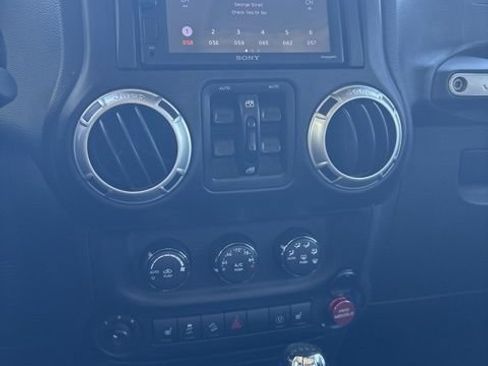 Used 2014 Jeep Wrangler Unlimited Rubicon w/ Connectivity Group AWD/4WD image 19