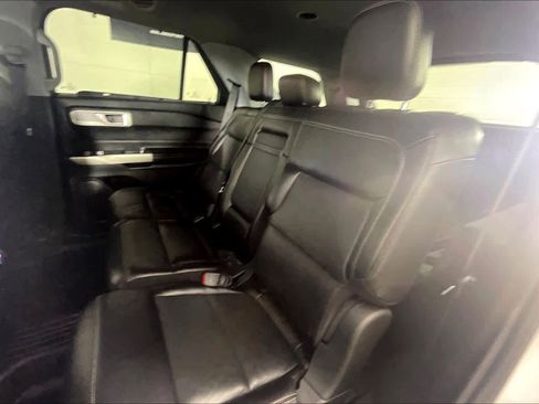 Used 2022 Ford Explorer Limited image 19