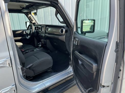 Used 2021 Jeep Wrangler Unlimited Sahara AWD/4WD image 16