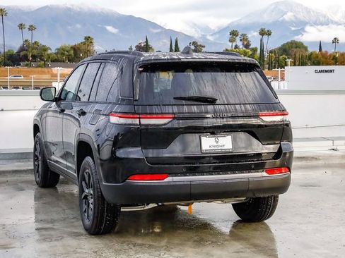 New 2026 Jeep Grand Cherokee Altitude image 7