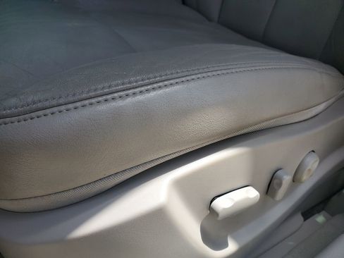 Used 2006 Cadillac DTS w/ Trunk Convenience Package image 17