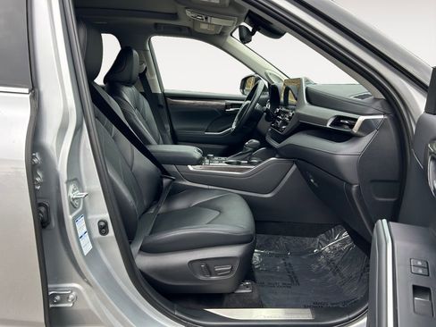 Used 2022 Toyota Highlander Platinum image 10