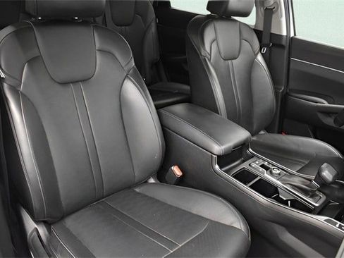 Used 2024 Kia Sorento S image 6