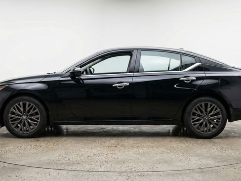 Used 2025 Nissan Altima 2.5 SV FWD image 5