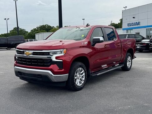 Used 2024 Chevrolet Silverado 1500 LT AWD/4WD image 7