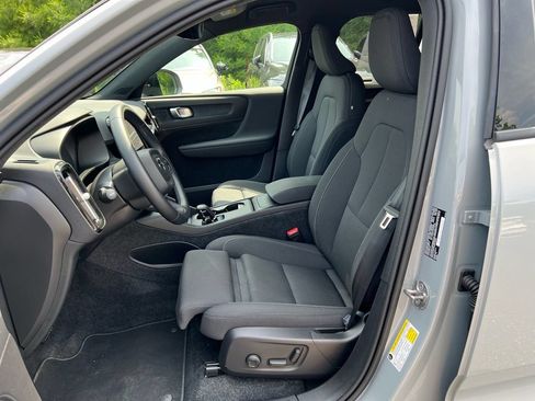 Certified 2025 Volvo EX40 Core AWD/4WD image 11