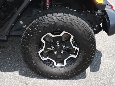 Used 2022 Jeep Gladiator Rubicon w/ Cold Weather Group AWD/4WD image 21