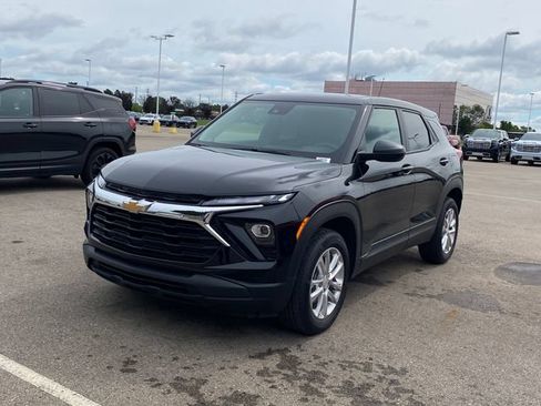 Used 2025 Chevrolet TrailBlazer LS w/ LS Convenience Package AWD/4WD image 9