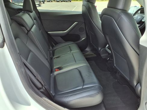Used 2024 Tesla Model Y Long Range AWD/4WD image 16