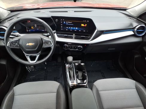 Used 2024 Chevrolet Trax LT w/ Driver Confidence Package FWD image 14